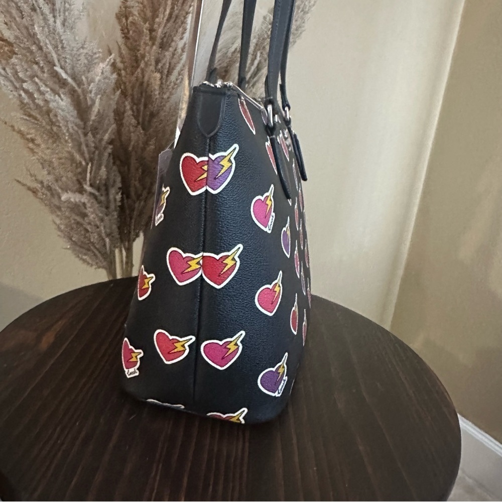 Coach Gallery Tote shoulder Bag With Heart Bolt Print - Picture 5 of 12